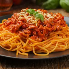 Przepis na Spaghetti z Mielonym: Sekret Idealnego Sosu Bolońskiego
