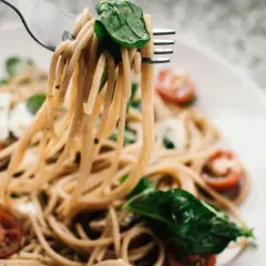 Makaron razowy spaghetti: zdrowy wybór, IG, przepisy i gotowanie