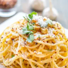 Spaghetti Aglio Olio: Prosty przepis na włoski hit w 15 minut
