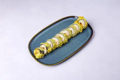 Chrupiące rolki sushi z krewetką w tempurze, idealne na szybki obiad. Ten przepis na tempurę jest prosty!