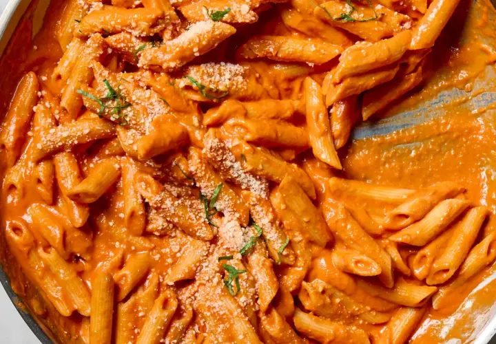 Penne alla Vodka: Przepis, historia i sekrety kultowego sosu