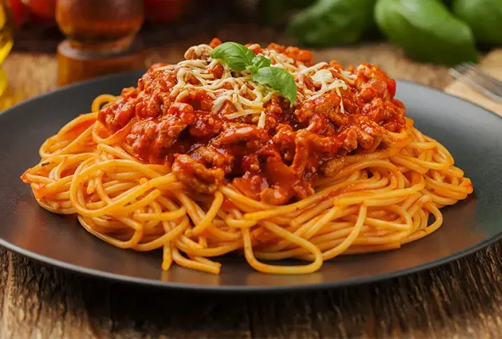 Idealny sos pomidorowy do spaghetti: przepis krok po kroku