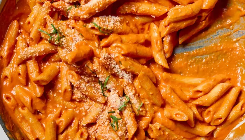 Penne alla Vodka: Przepis, historia i sekrety kultowego sosu