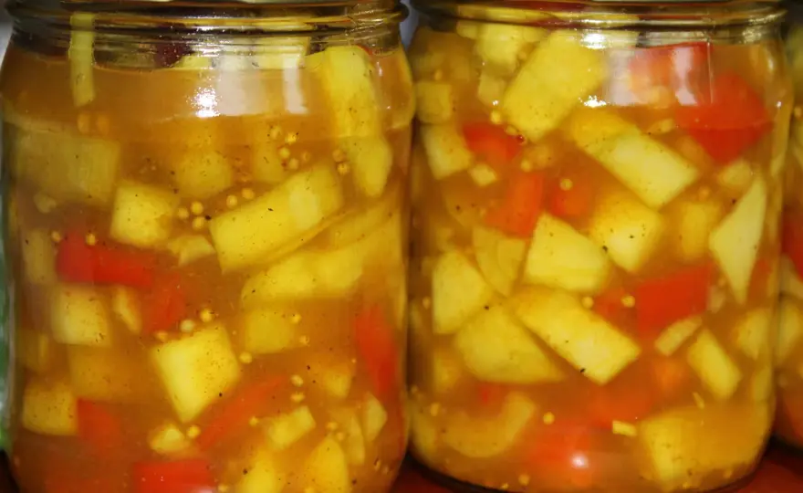 Cukinia w curry - przepis na chrupiące przetwory. Jak to zrobić?