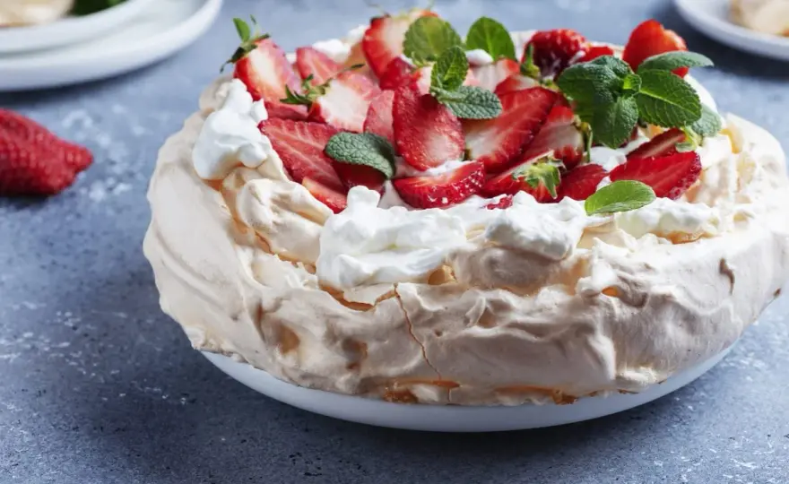 Tort bezowy z mascarpone - idealny przepis krok po kroku