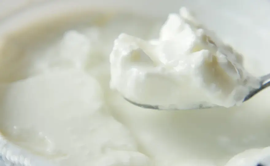 Skyr - co to jest i dlaczego nie jest zwykłym jogurtem?