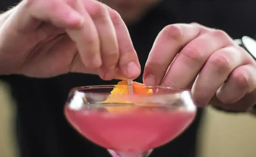 Cosmopolitan - jak zrobić idealny drink w domu?