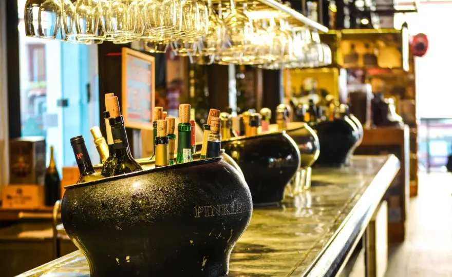 Jaki alkohol ma najmniej kalorii? Sprawdź, co wybrać na diecie