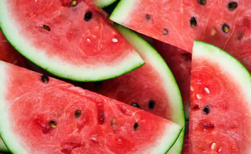 Arbuz - ile ma kalorii? Liczby, porcje i dieta odchudzająca