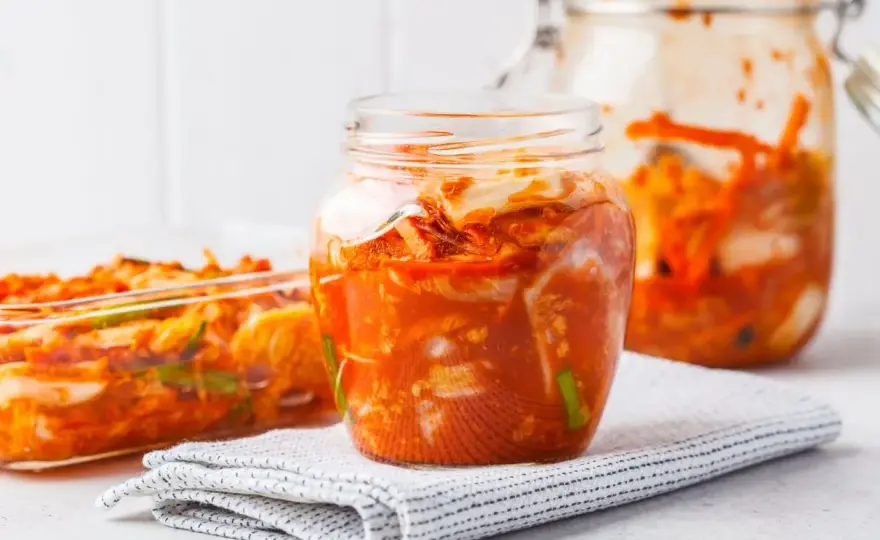 Kimchi - co to jest i jak je jeść? Poznaj sekrety smaku!