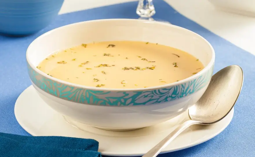 Cytrynowa zupa - jak uzyskać aksamitny smak bez zwarzenia