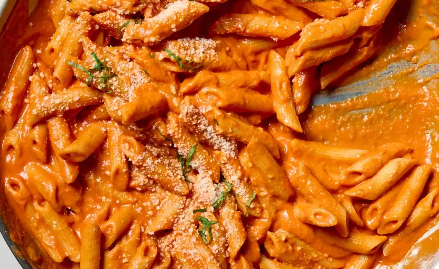 Penne alla Vodka: Przepis, historia i sekrety kultowego sosu