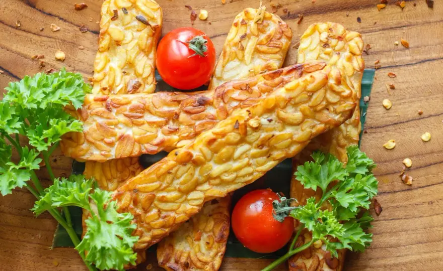 Tempeh - jak przygotować, by nie był suchy ani gorzki?