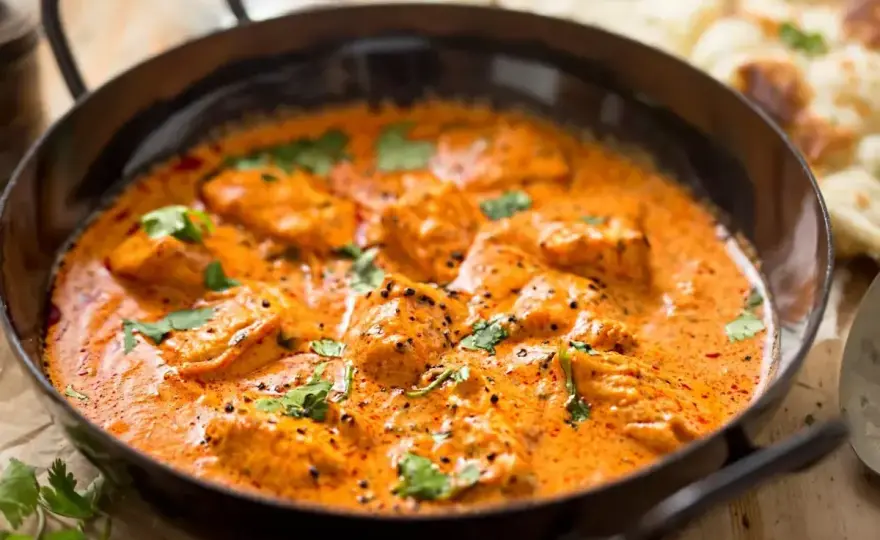 Kurczak w sosie curry - prosty przepis i sprawdzone wskazówki
