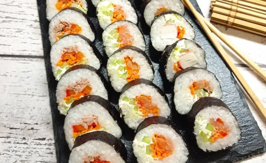 Domowe sushi - Jak zrobić idealne rolki krok po kroku?