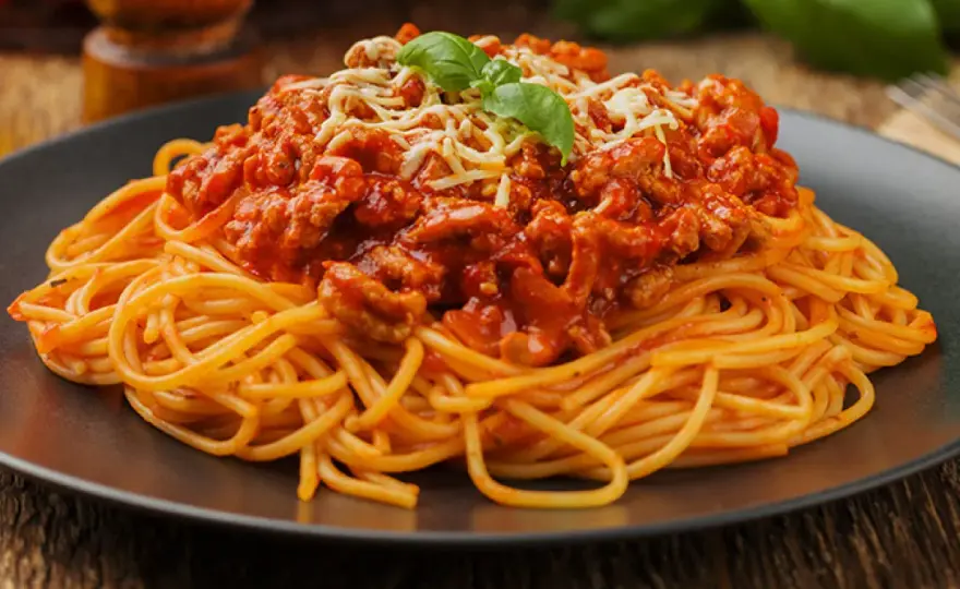Przepis na Spaghetti z Mielonym: Sekret Idealnego Sosu Bolońskiego
