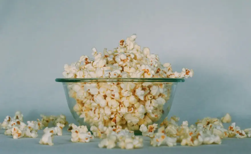 Popcorn kcal - ile ma kalorii i od czego to zależy?