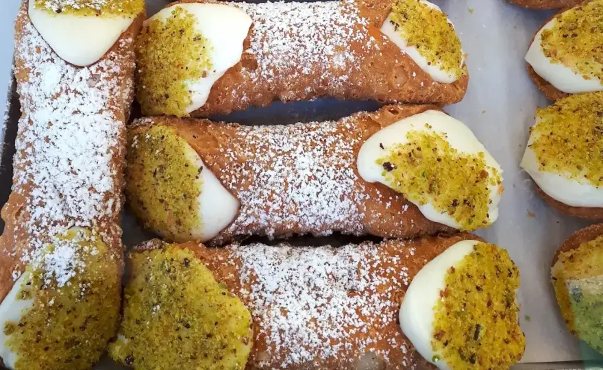 Cannoli sycylijskie - idealne rurki i krem. Jak je zrobić?