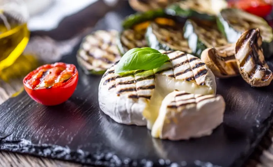 Camembert z grilla - Jak zrobić idealny, kremowy ser?