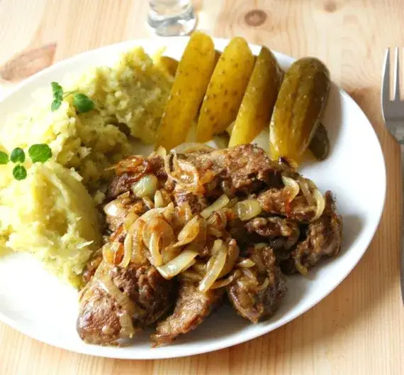 Zdjęcie Idealna wątróbka z cebulą: Miękka, soczysta i bez goryczki!